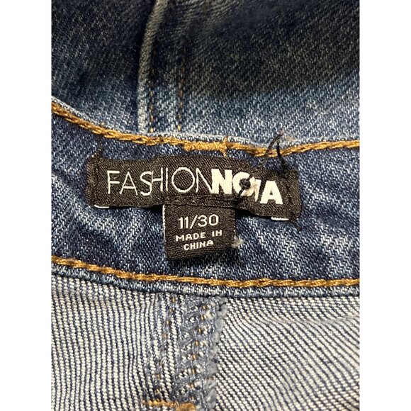 Fashion Nova Straight Leg Denim Jeans Size 11/30 Medium Wash Light Distressing - Picture 4 of 4